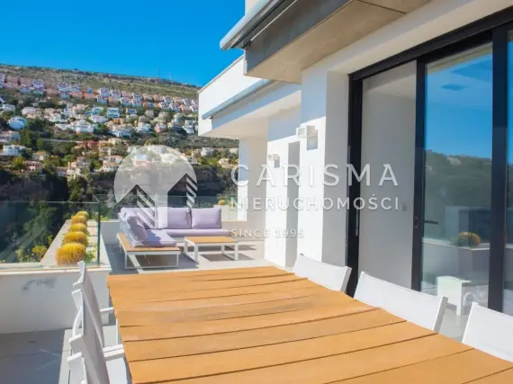 (8) Luksusowy apartament z spektakularnym widokiem na morze – Cumbre del Sol (Benitachell)