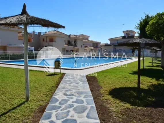 Ładny dom w zabudowie bliźniaczej w Playa Flamenca, Orihuela Costa 2