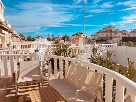 Dom w zabudowie bliźniaczej w Lomas de Cabo Roig na Orihuela Costa 1