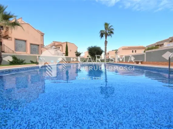 (22) Narożny dom szeregowy Los Balcones 3 sypialnie ogród parking basen wspólny Costa Blanca Południe