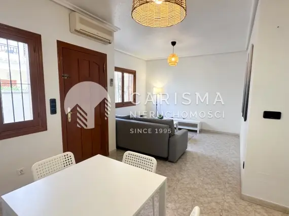Apartament z dużym patio i basenem w zamkniętym osiedlu Costa Blanca na sprzedaż 2