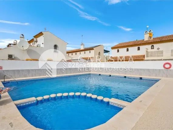 (5) Szeregowiec z tarasami i basenem w La Zenia Costa Blanca blisko plaży i usług