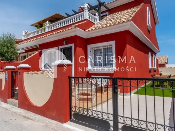 (6) Odnowiona willa bliźniacza z tarasem i basenem wspólnym PAU 26 Villamartin Costa Blanca