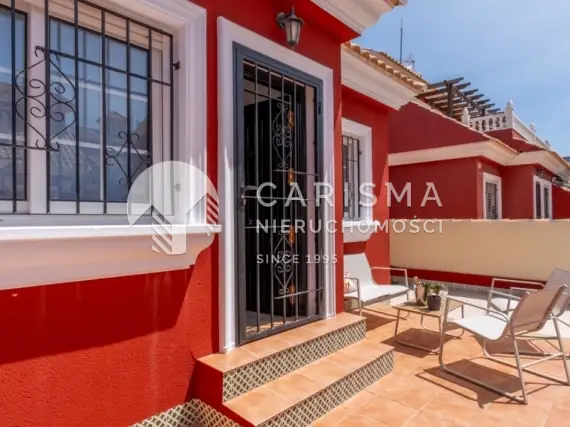 (8) Odnowiona willa bliźniacza z tarasem i basenem wspólnym PAU 26 Villamartin Costa Blanca