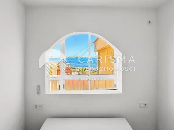 (12) Odnowiony apartament z widokiem na morze 50 m od plaży Punta Prima Costa Blanca
