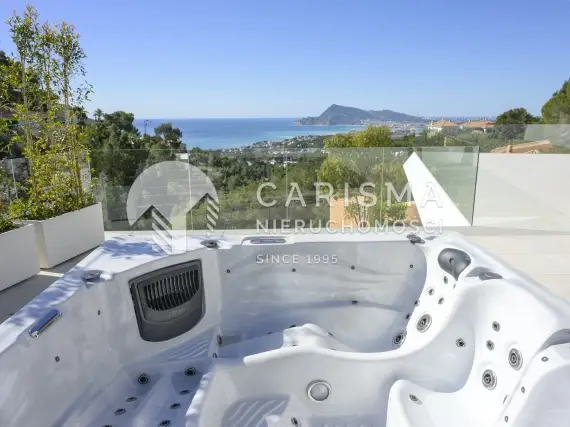 (55) Luksusowa willa z panoramicznym widokiem na morze i przybrzeżne miasteczka, Altea