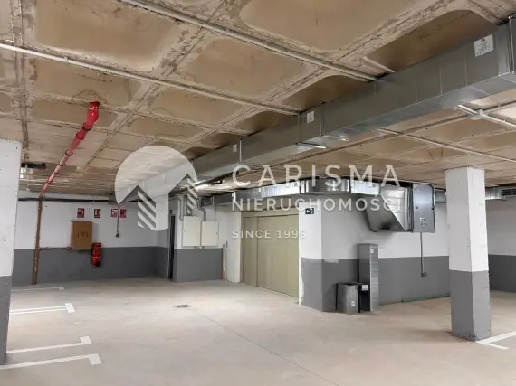 (9) Projekt hotelowy w centrum Torremolinos z 60 pokojami, restauracją i parkingiem podziemnym