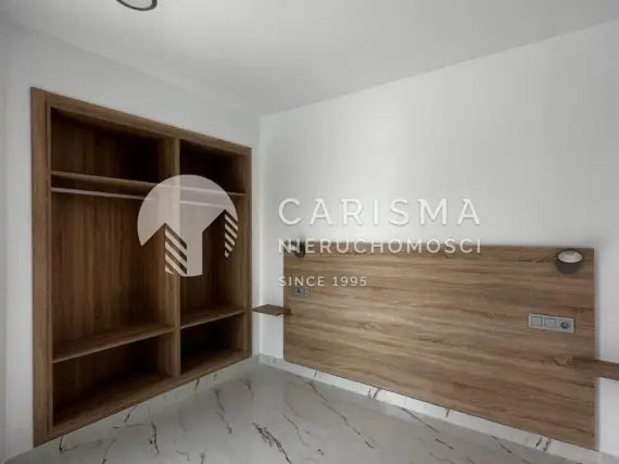 (18) Projekt hotelowy w centrum Torremolinos z 60 pokojami, restauracją i parkingiem podziemnym