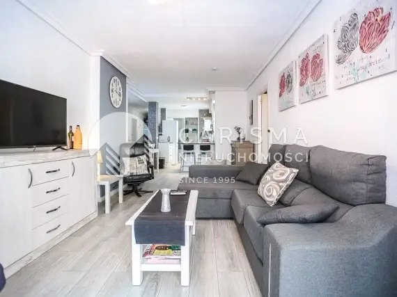 (4) Wyremontowany apartament blisko morza w Torrevieja z tarasem i bocznym widokiem na morze
