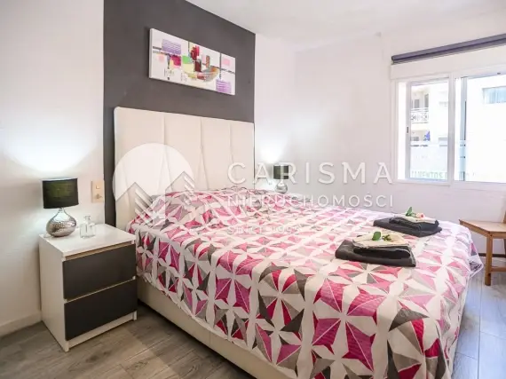 (10) Wyremontowany apartament blisko morza w Torrevieja z tarasem i bocznym widokiem na morze
