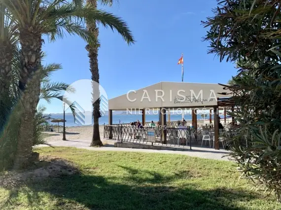 (13) Piękne, nowoczesne wille w budowie, tylko 100 m od plaży w Los Alcazares na Costa Calida
