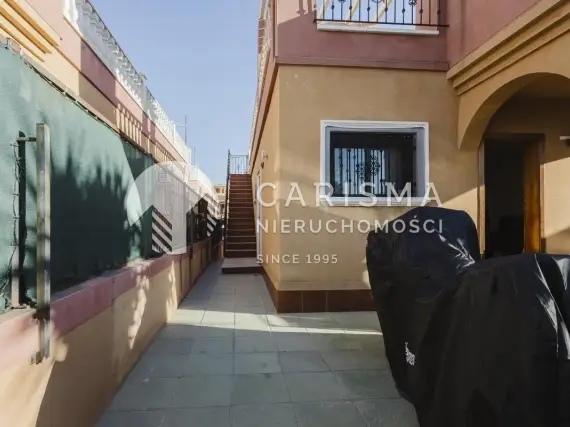 (25) Dom wolnostojący z tarasem dachowym i basenem, blisko plaży, Torrevieja
