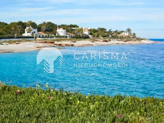 (9) Nowoczesna willa premium z prywatnym basenem w prestiżowej lokalizacji Dénia