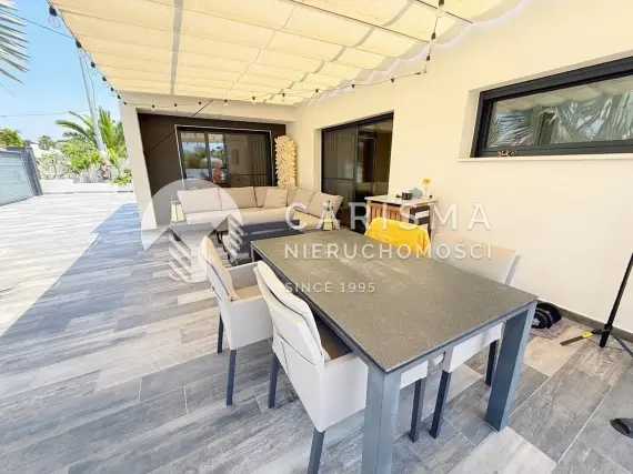 (21) Elegancka willa z basenem, ogrodem i instalacją fotowoltaiczną – Calpe, Costa Blanca
