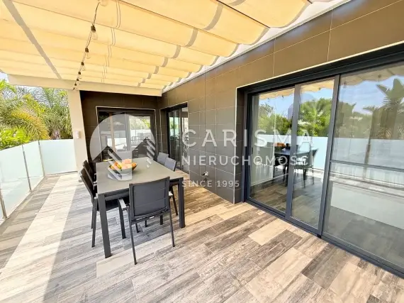 (23) Elegancka willa z basenem, ogrodem i instalacją fotowoltaiczną – Calpe, Costa Blanca