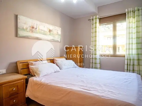 (12) Apartament z tarasem i widokiem na góry w Montemar, Benissa – baseny, garaż i komórka