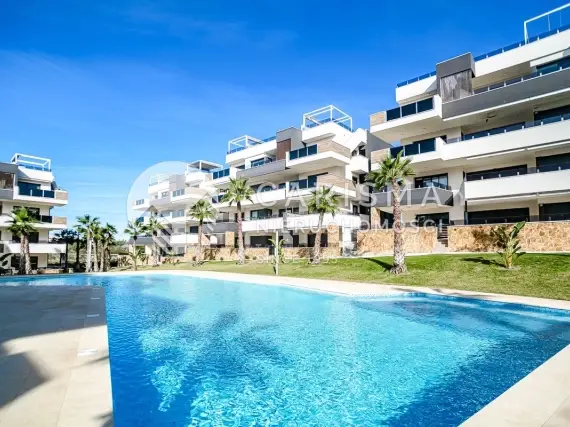 Nowy penthouse Orihuela Costa z tarasami, basenem, parkingiem i pełnym wyposażeniem 1