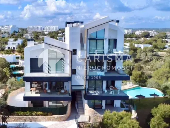 Nowoczesny apartament 2 sypialnie Las Colinas Golf z balkonem, garażem i basenem 1