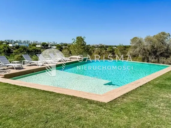 Nowoczesny apartament 2 sypialnie Las Colinas Golf z balkonem, garażem i basenem 2