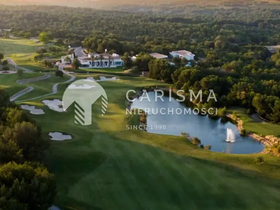(40) Nowoczesny apartament 2 sypialnie Las Colinas Golf z balkonem, garażem i basenem