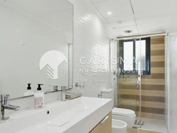 (18) Nowoczesny apartament w Orihuela Costa z tarasem, basenem i wyposażeniem, La Zenia