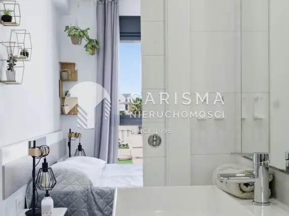 (30) Nowoczesny apartament w Orihuela Costa z tarasem, basenem i wyposażeniem, La Zenia