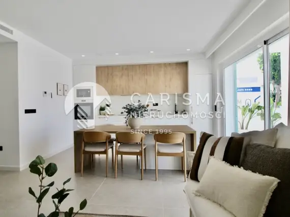 (6) Nowe bungalowy w Pilar de la Horadada z parkingiem i tarasem dachowym na Costa Blanca