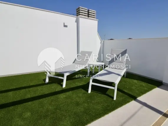 (42) Nowe bungalowy w Pilar de la Horadada z parkingiem i tarasem dachowym na Costa Blanca