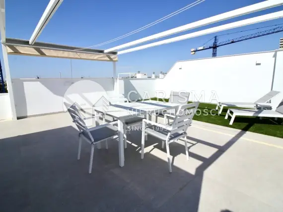 (44) Nowe bungalowy w Pilar de la Horadada z parkingiem i tarasem dachowym na Costa Blanca