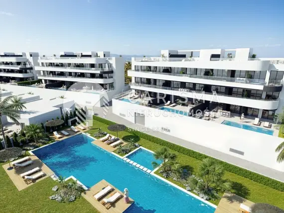 Apartamenty przy Serena Golf z widokiem na morze, ogrodami i tarasami w Los Alcázares 1