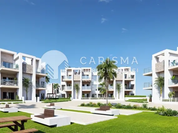 (35) Apartamenty przy polu golfowym blisko morza i Los Alcázares – baseny, SPA i siłownia w Hiszpanii