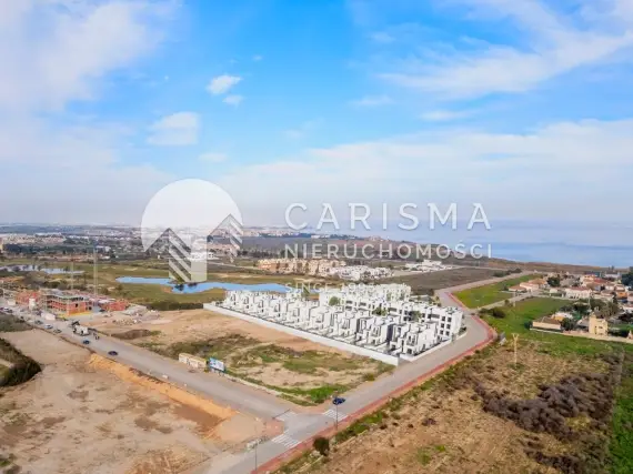(41) Apartamenty przy polu golfowym blisko morza i Los Alcázares – baseny, SPA i siłownia w Hiszpanii