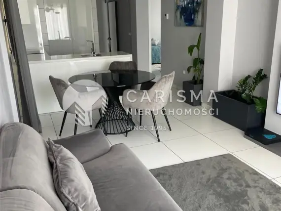 (17) Nowoczesny apartament w Villamartin | Taras dachowy | Prywatne miejsce w garażu | 3 baseny | Korty