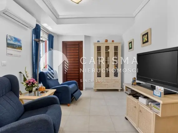 (8) Nowoczesny dom z basenem, apartamentem gościnnym i widokiem na Morze Śródziemne