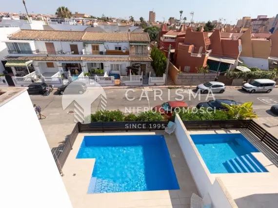 (8) Nowoczesny townhouse z basenem i tarasem dachowym w Aguas Nuevas, Torrevieja
