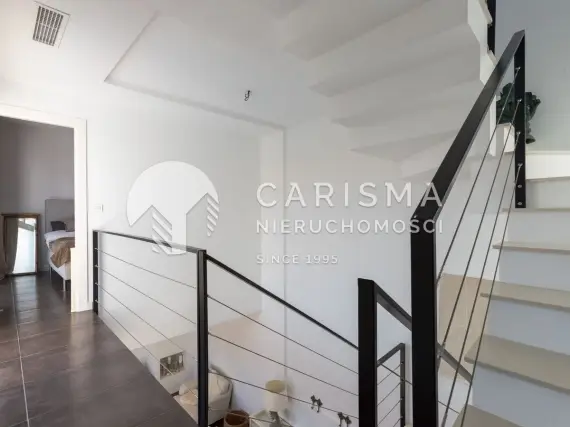 (22) Nowoczesny townhouse z basenem i tarasem dachowym w Aguas Nuevas, Torrevieja