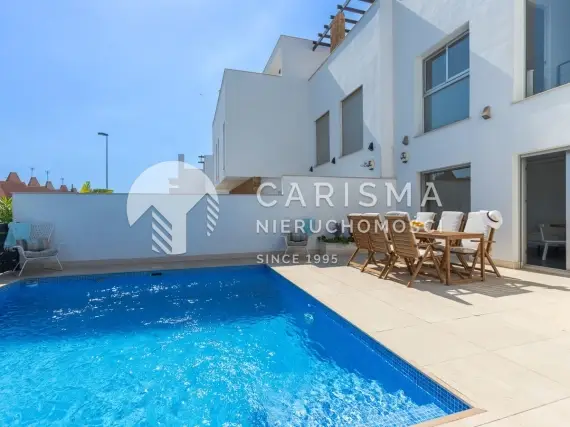 (28) Nowoczesny townhouse z basenem i tarasem dachowym w Aguas Nuevas, Torrevieja