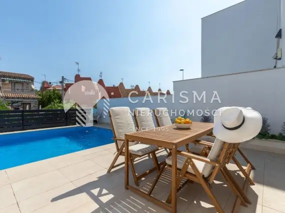 (29) Nowoczesny townhouse z basenem i tarasem dachowym w Aguas Nuevas, Torrevieja