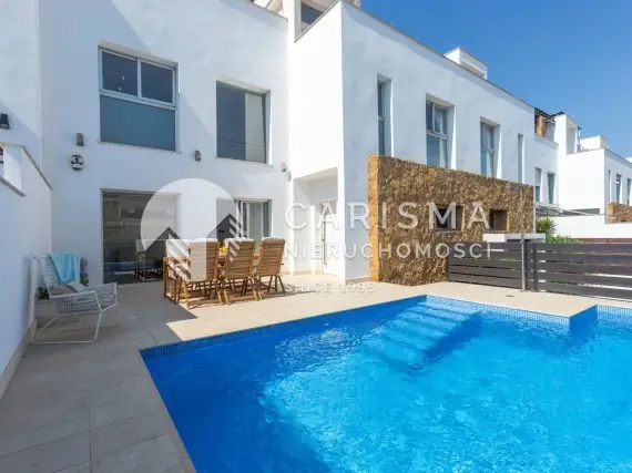 (32) Nowoczesny townhouse z basenem i tarasem dachowym w Aguas Nuevas, Torrevieja