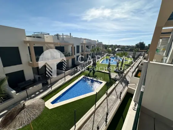 Nowoczesny bungalow na ostatnim piętrze w Orihuela Costa z prywatnym tarasem dachowym 1