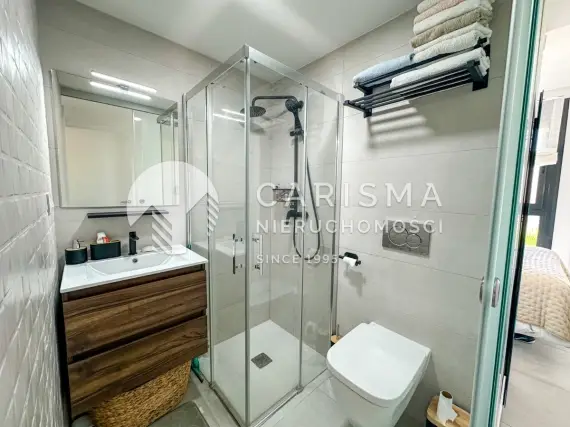 (18) Nowoczesny bungalow na ostatnim piętrze w Orihuela Costa z prywatnym tarasem dachowym