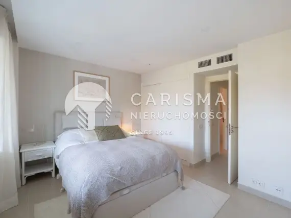 (11) Luksusowy apartament z widokiem na morze, w pierwszej linii brzegowej w New Golden MIle