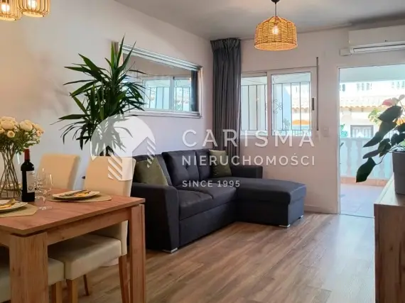 (6) Odnowiony townhouse w Orihuela Costa z ogrodem, tarasem i basenem wspólnym – Punta Prima