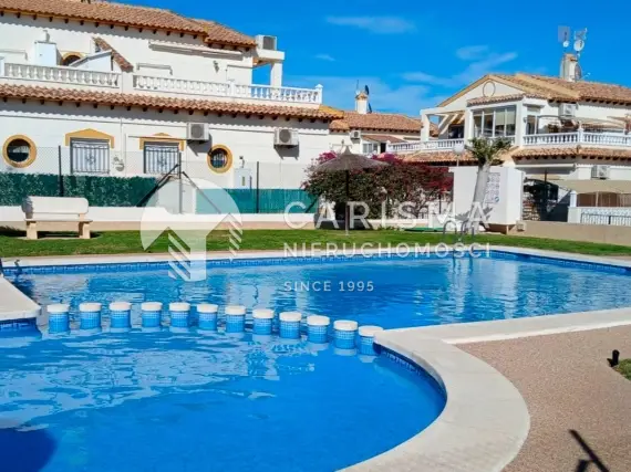 (29) Odnowiony townhouse w Orihuela Costa z ogrodem, tarasem i basenem wspólnym – Punta Prima