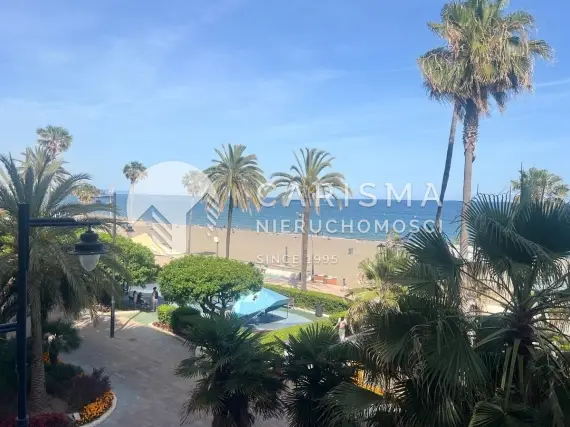 Apartament z widokiem na morze, przy plaży i promenadzie, w Esteponie 1