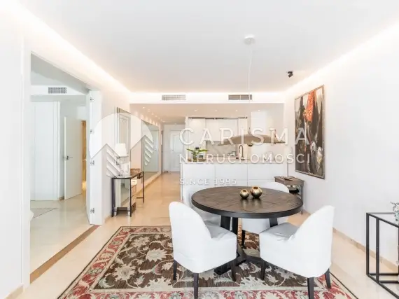 (5) Luksusowy apartament w dosknałym stanie, z panoramicznym widokiem na morze, tuż przy plaży, Estepona