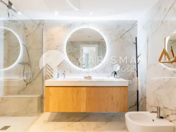 (14) Luksusowy apartament w dosknałym stanie, z panoramicznym widokiem na morze, tuż przy plaży, Estepona