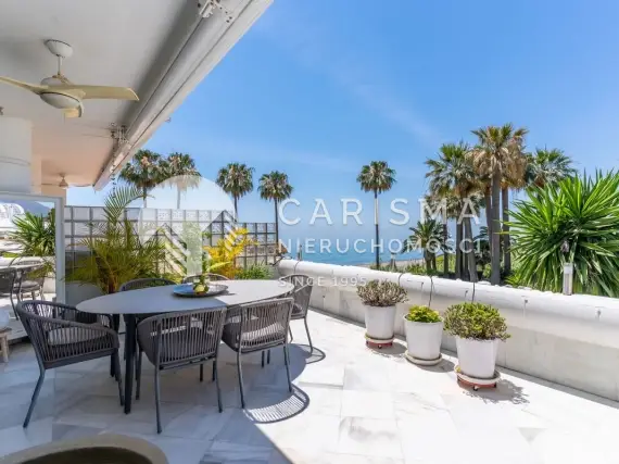 (19) Luksusowy apartament w dosknałym stanie, z panoramicznym widokiem na morze, tuż przy plaży, Estepona