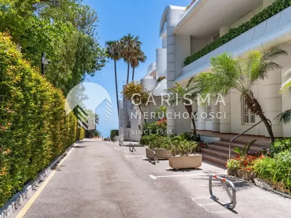 (21) Luksusowy apartament w dosknałym stanie, z panoramicznym widokiem na morze, tuż przy plaży, Estepona