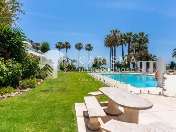(23) Luksusowy apartament w dosknałym stanie, z panoramicznym widokiem na morze, tuż przy plaży, Estepona